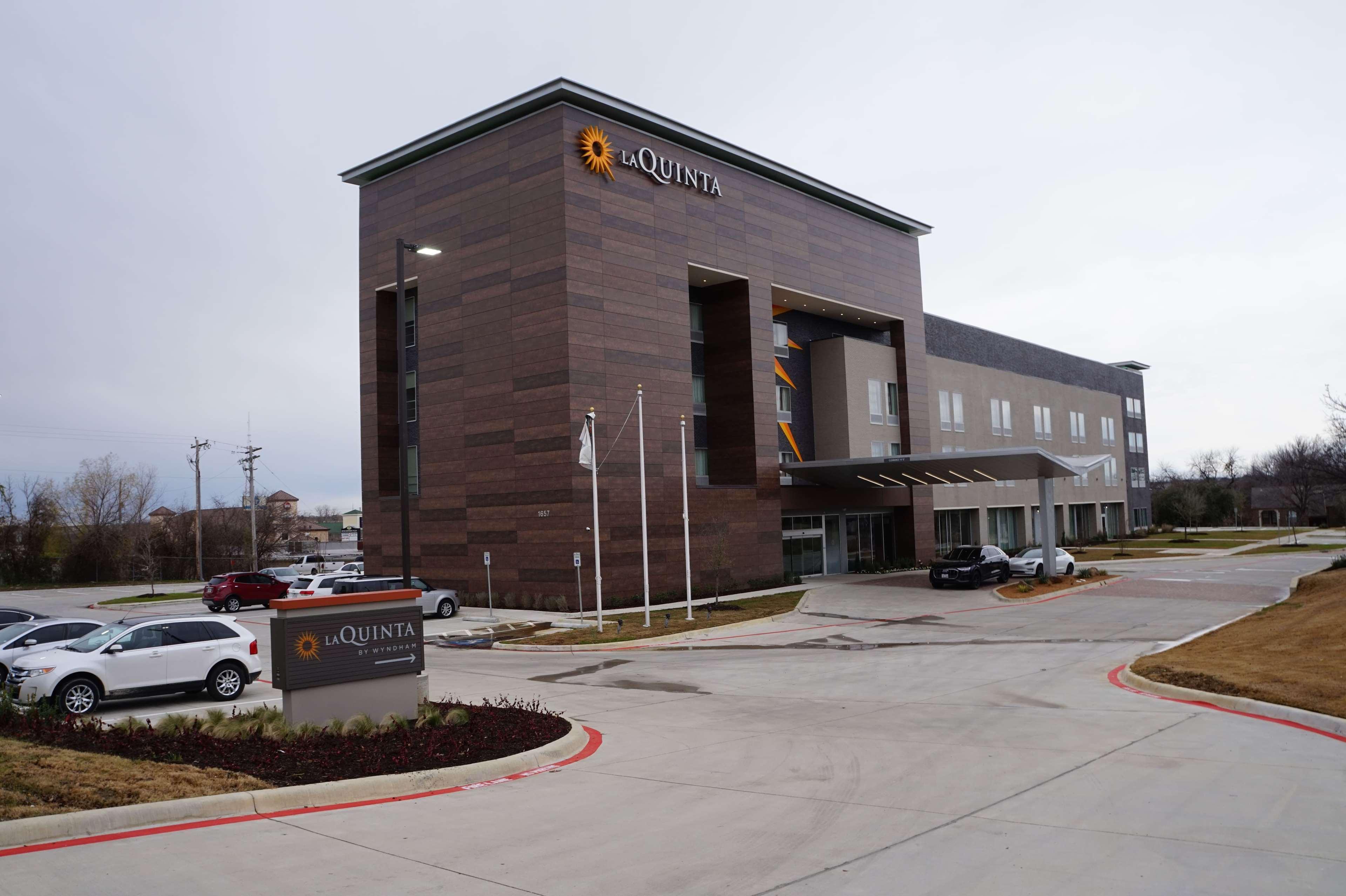 La Quinta Inn & Suites By Wyndham Льюисвилл Экстерьер фото